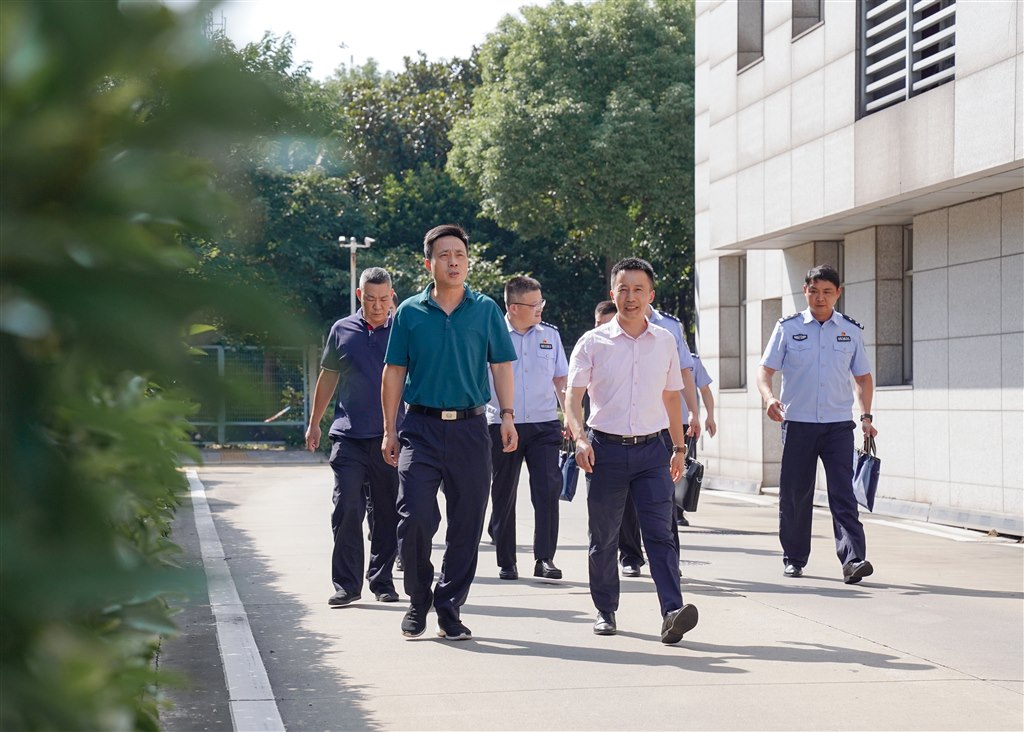 DSC05596-1.jpg DSC05596-1.jpg