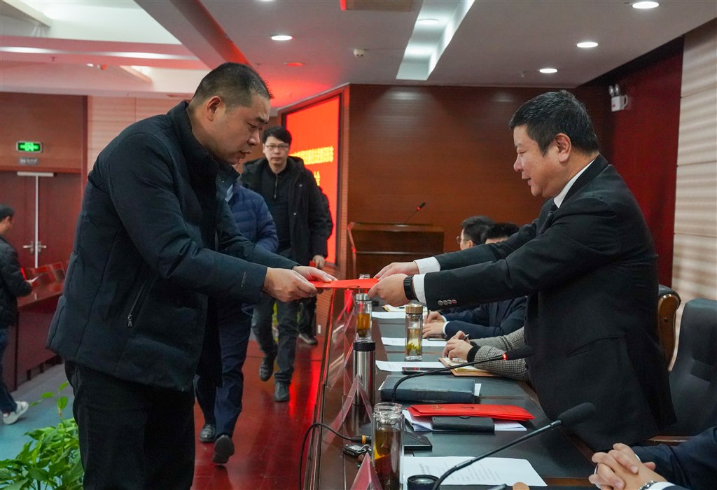 DSC09826-1.jpg DSC09826-1.jpg